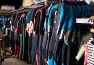 Wetsuit vs. Drysuit: Which is the best for your use