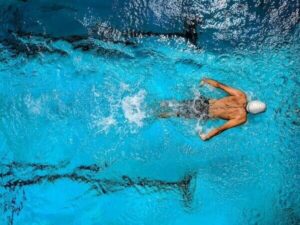 can you wear a wetsuit in a pool